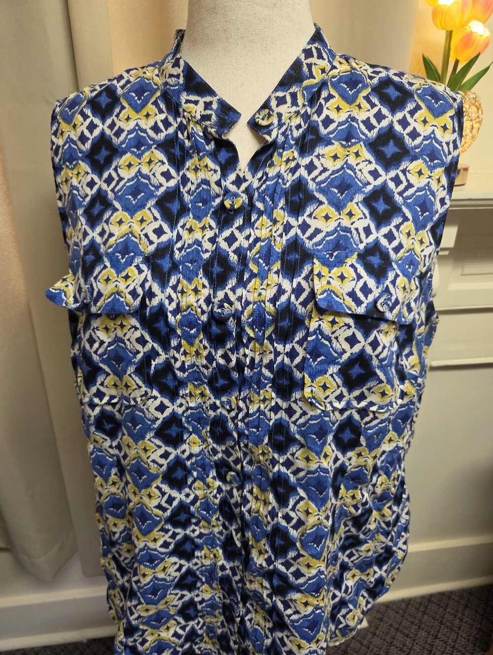 Charter Club Woman Sleeveless Blue and Yellow Printed Button Down Shirt Size 20